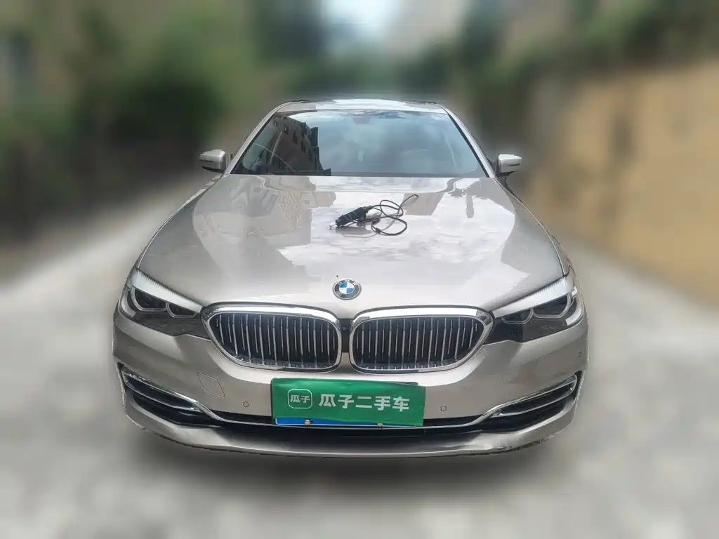 BMW 5 Series — миниатюра 24