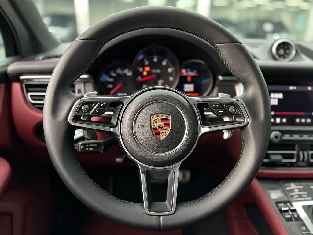 Porsche Macan — миниатюра 12