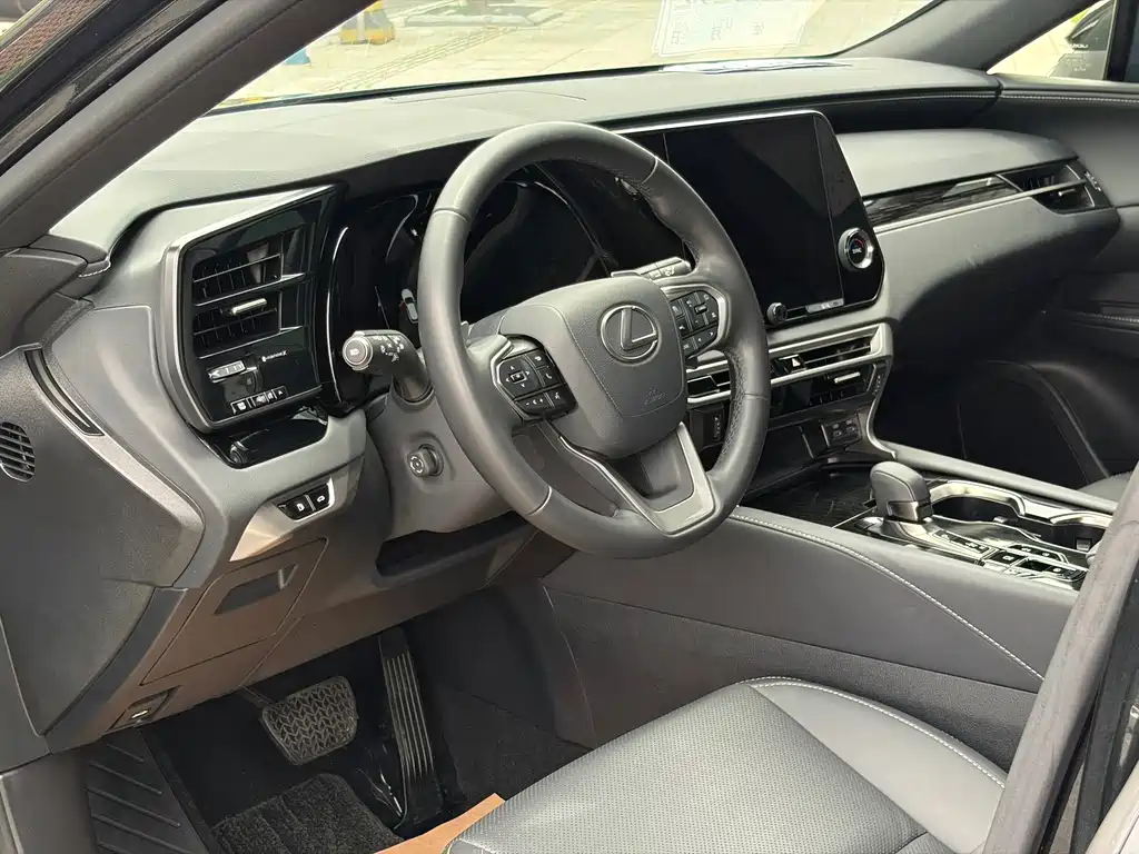Lexus RX 2025 300