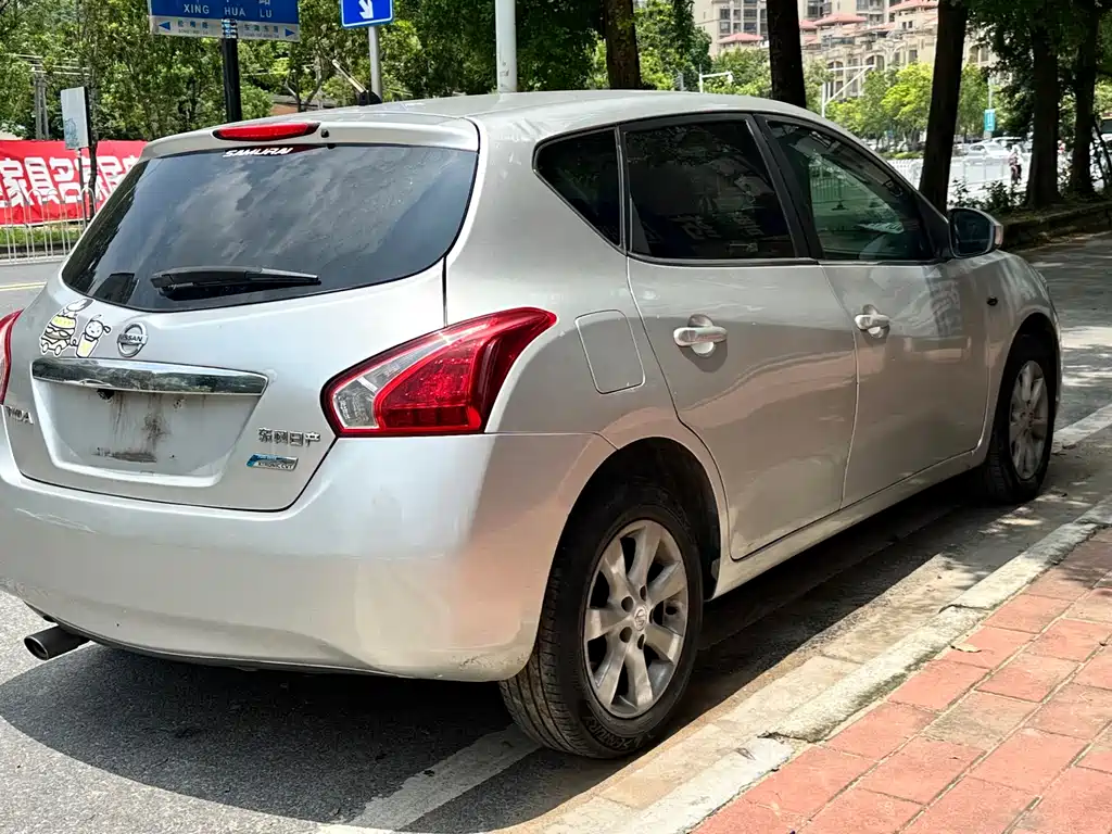 Nissan Tiida 2011 1.6L CVT Comfort