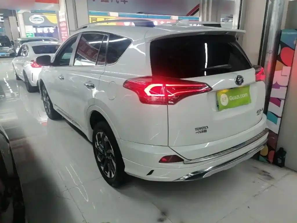Toyota RAV4 — миниатюра 5