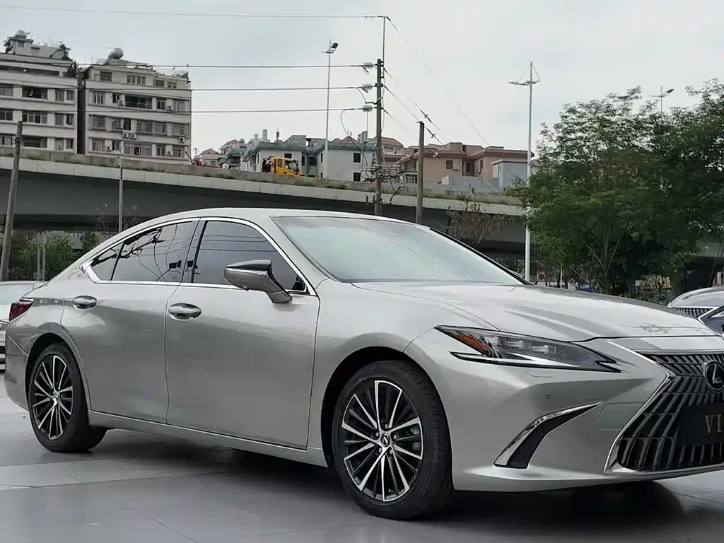 Lexus ES 2022 300h Premium