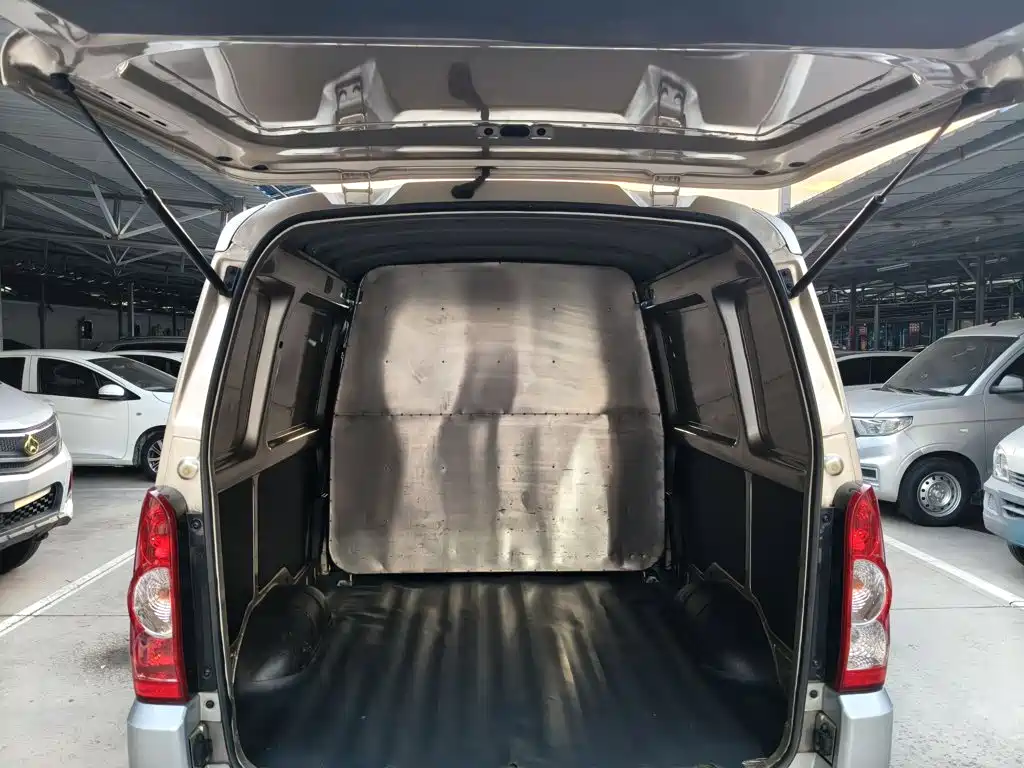 Wuling Rongguang — миниатюра 13