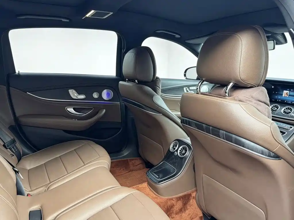 Mercedes-Benz E-Class — миниатюра 6