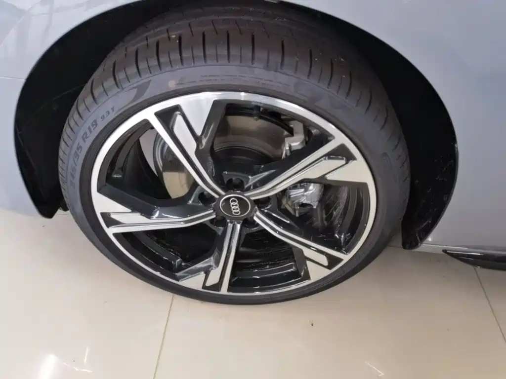 Audi A4L — миниатюра 23