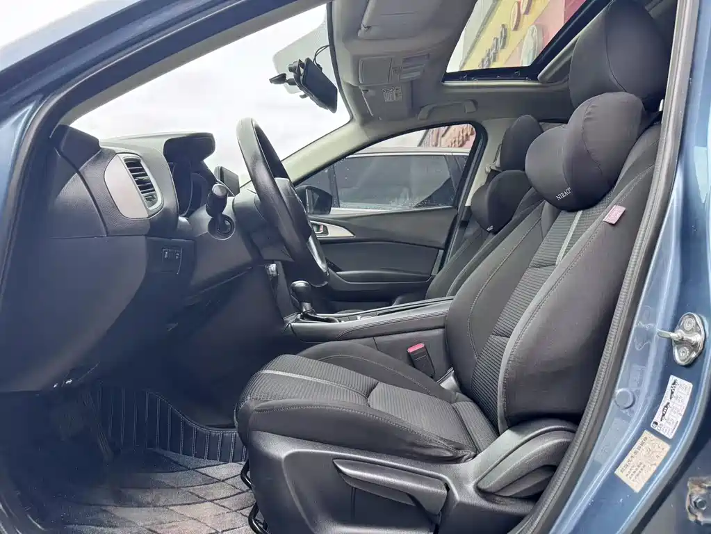 Mazda 3 Axela - фото 3