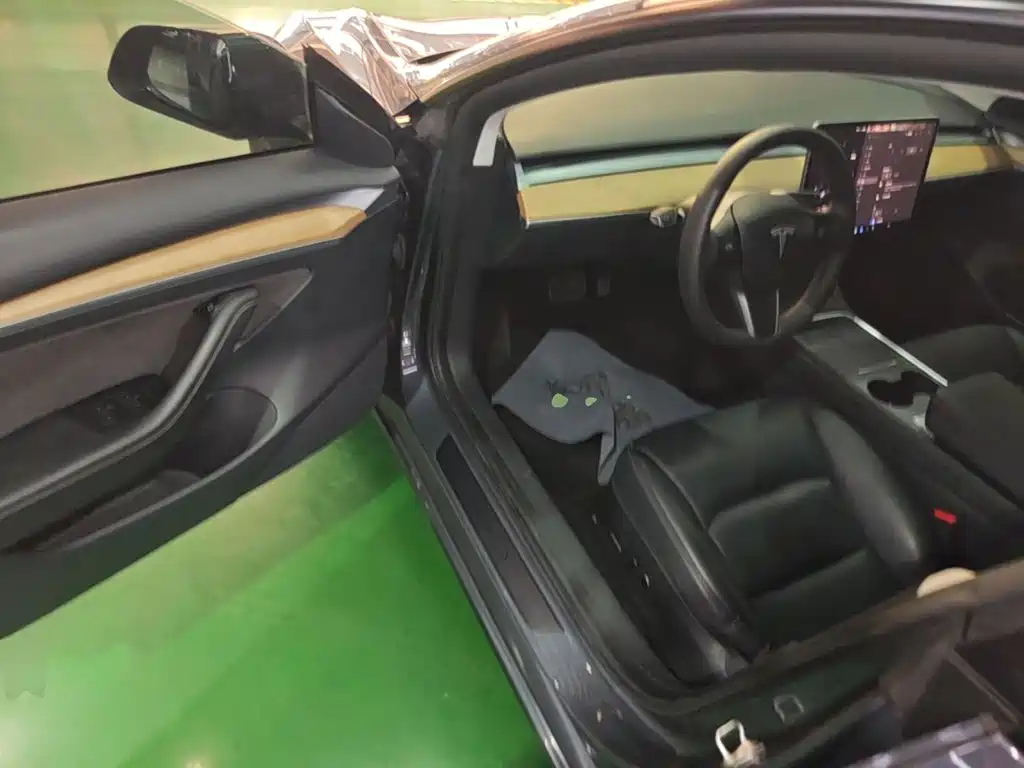 Tesla Model 3 — миниатюра 16