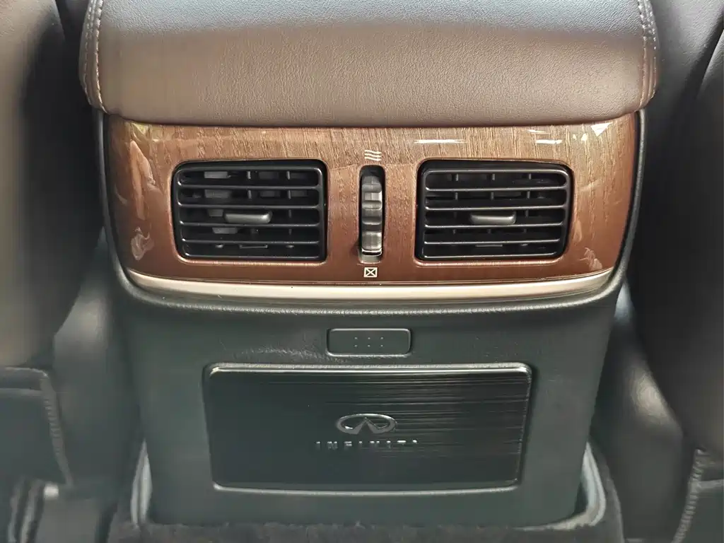 Infiniti Q70 — миниатюра 13