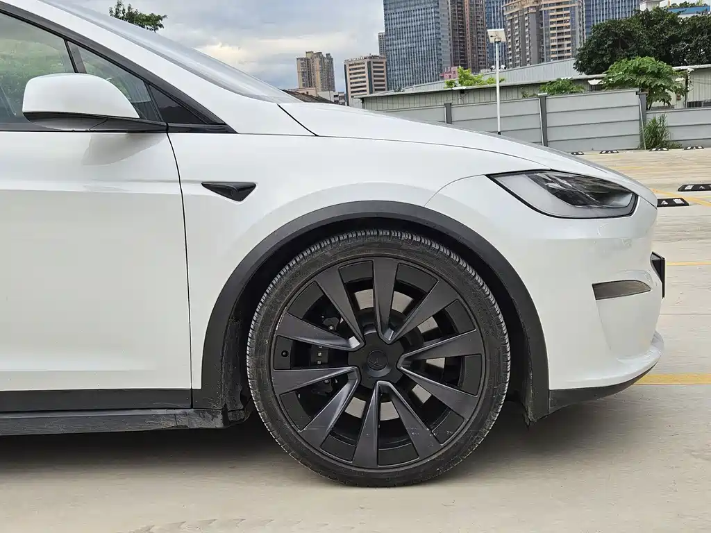 Tesla Model X — миниатюра 8