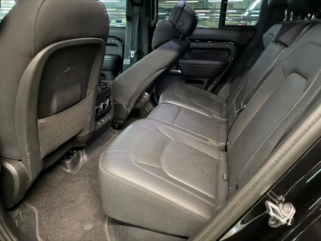 Land Rover Defender — миниатюра 9