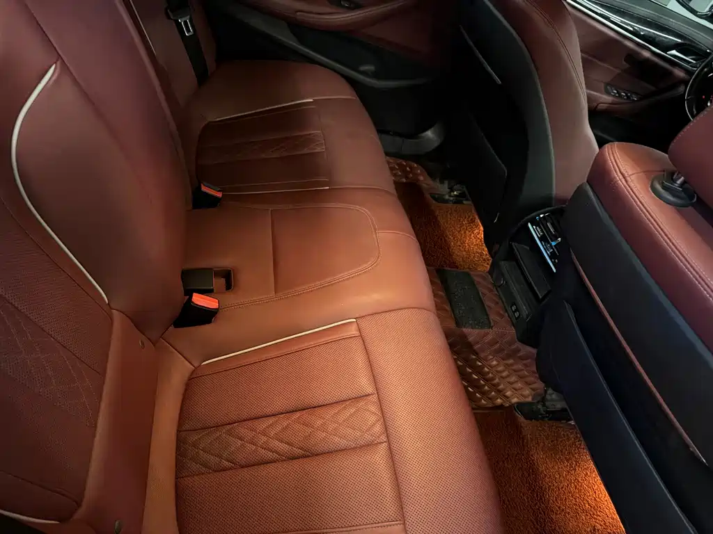 BMW 5 Series — миниатюра 5
