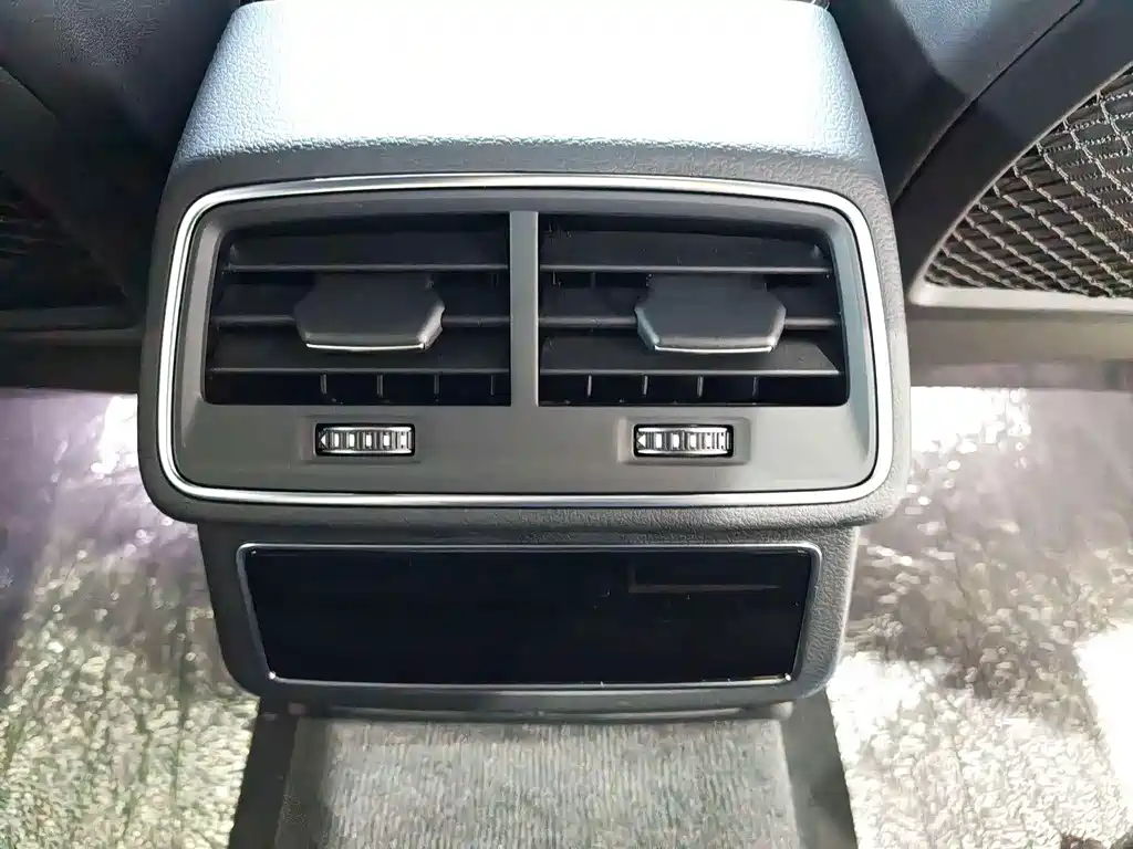 Audi A6L — миниатюра 10