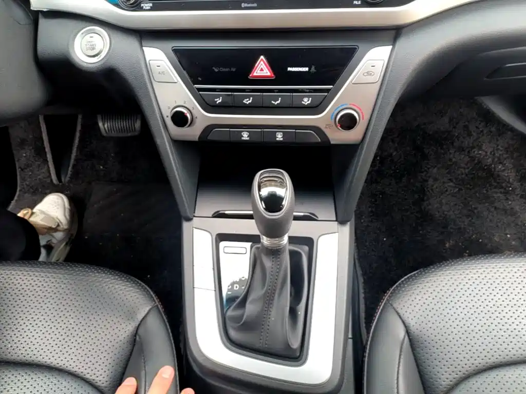 Hyundai Elantra — миниатюра 14
