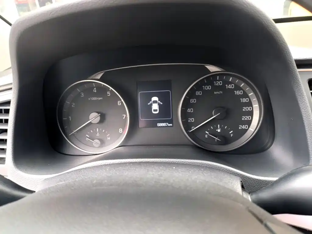 Hyundai Elantra — миниатюра 12