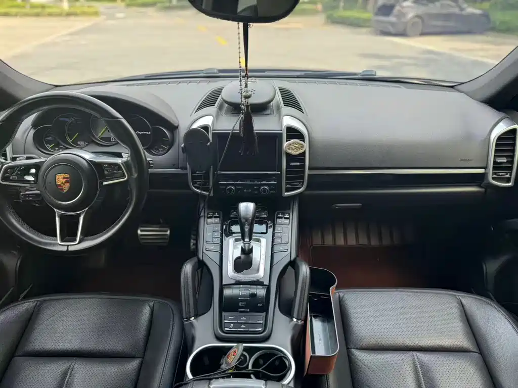 Porsche Cayenne Hybrid — миниатюра 8
