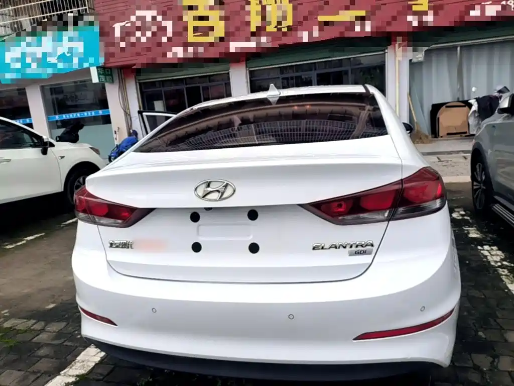 Hyundai Elantra — миниатюра 6
