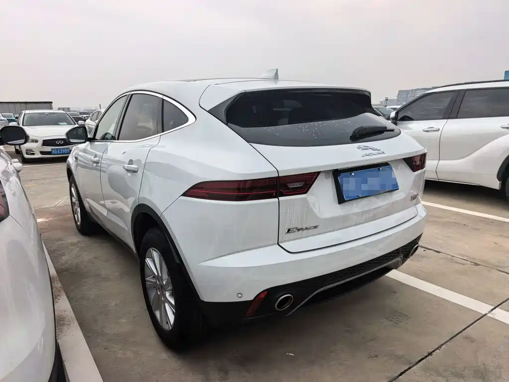 Jaguar E-PACE — миниатюра 9