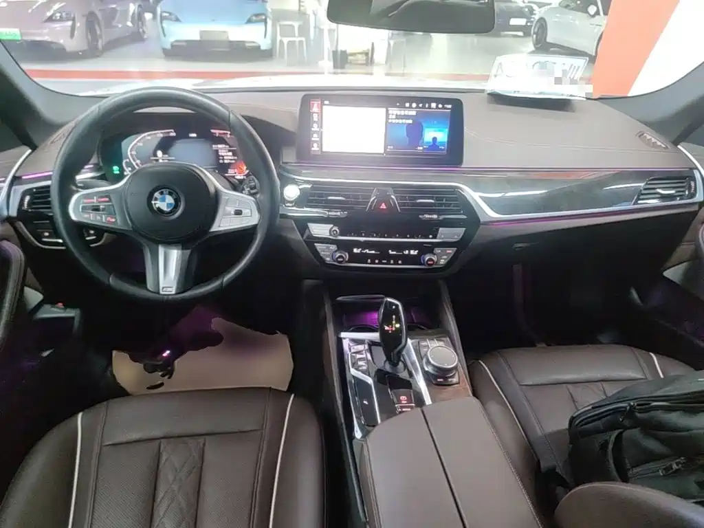 BMW 5 Series — миниатюра 10