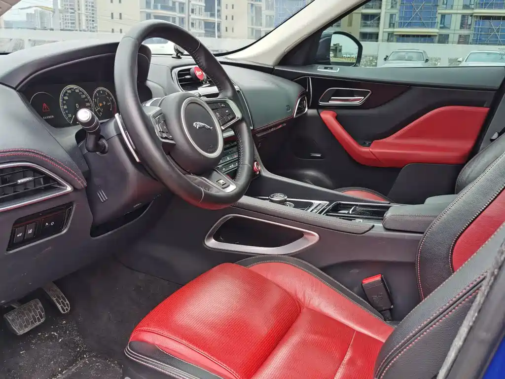 Jaguar F-PACE 2.0T 4WD Urban Premium Edition, фото 4