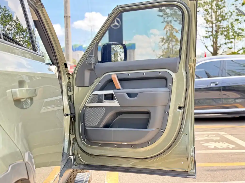Land Rover Defender — миниатюра 31
