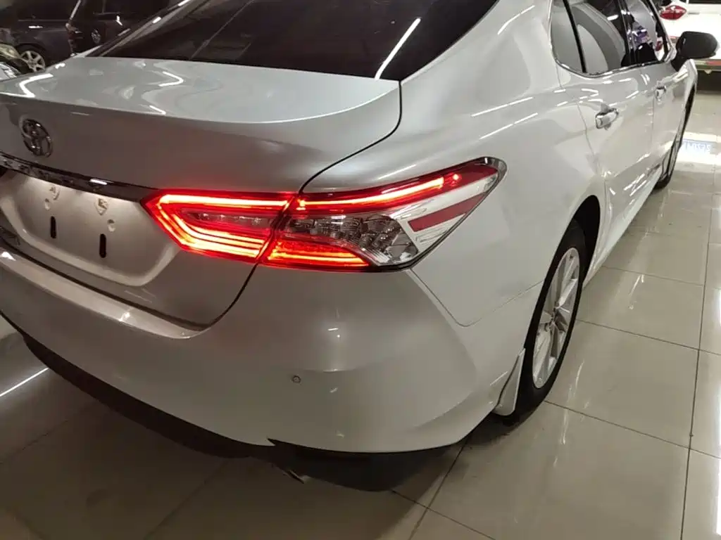 Toyota Camry — миниатюра 8