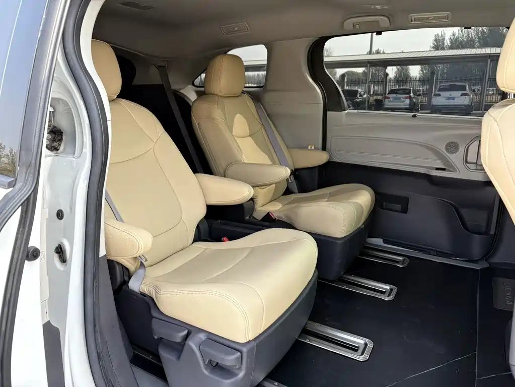 Toyota Sienna — миниатюра 15