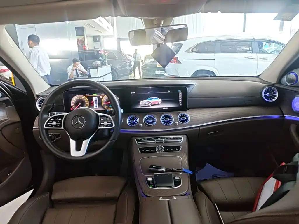Mercedes-Benz E-Class — миниатюра 10