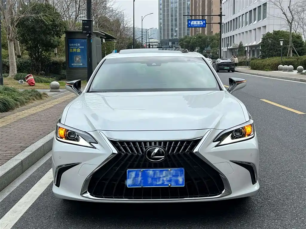 Lexus ES 2024 200 Premium