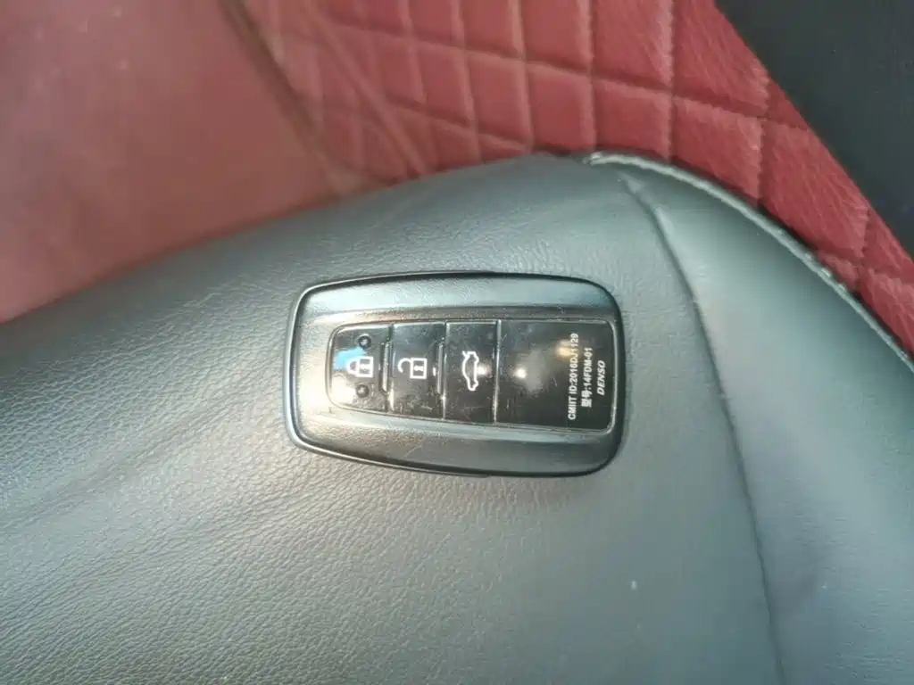 Toyota Camry — миниатюра 9