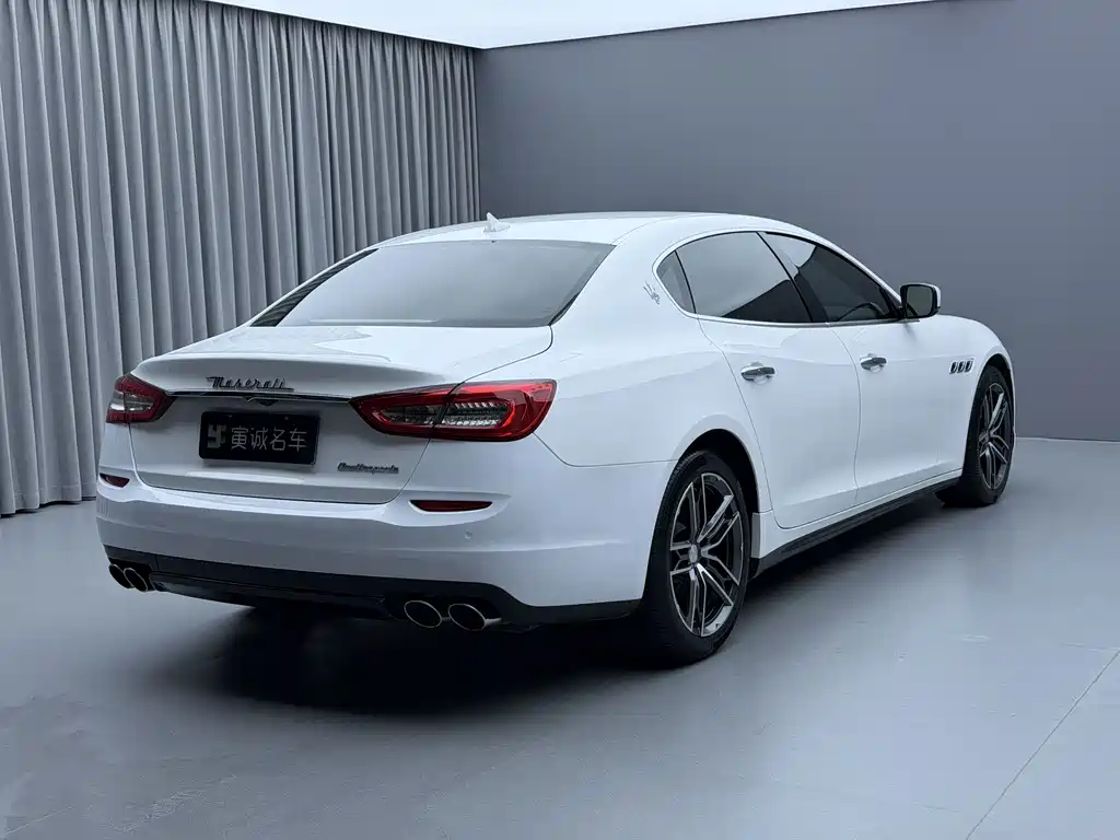 Maserati Quattroporte — миниатюра 4