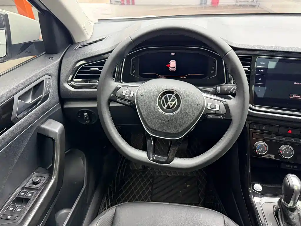 Volkswagen T-Roc — миниатюра 10