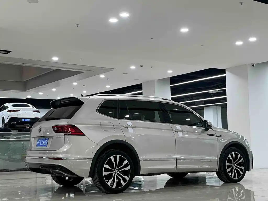 Volkswagen Tiguan L L 2021 330TSI AT Smart