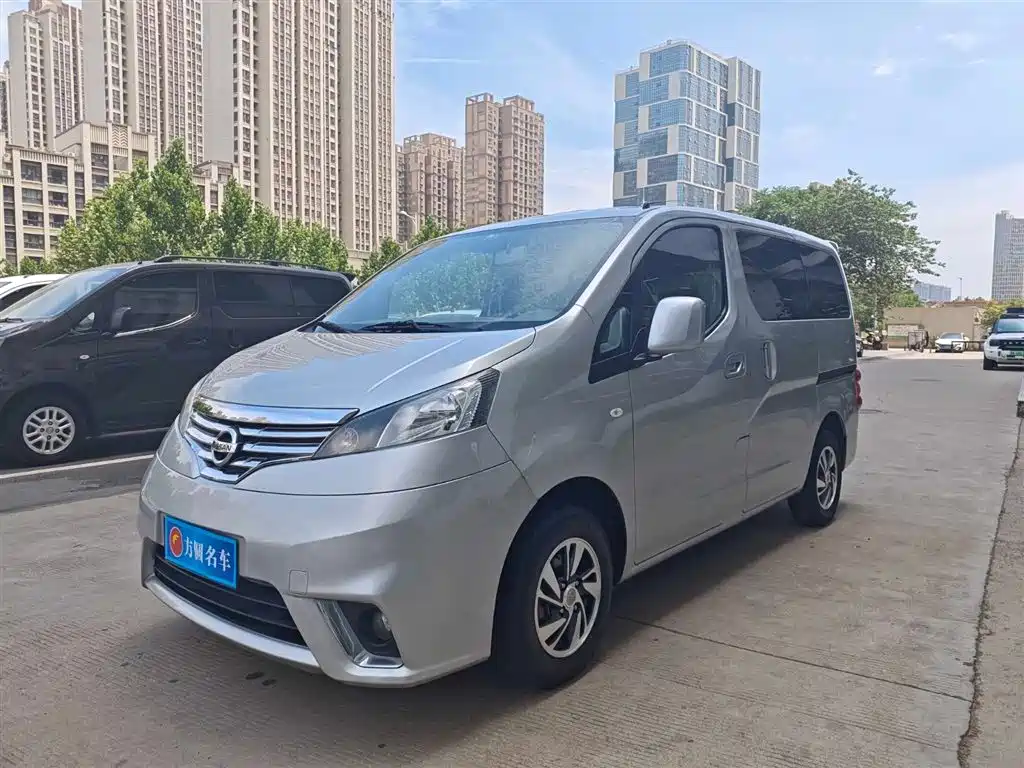 Купить Nissan NV200