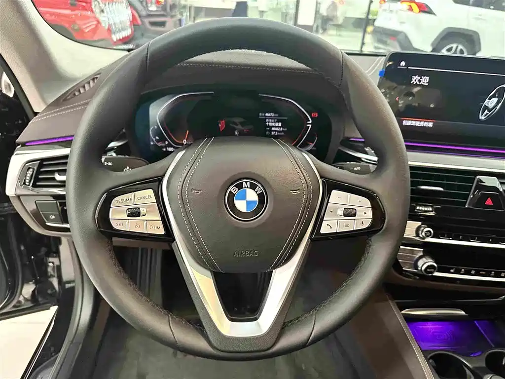 BMW 5 Series — миниатюра 7