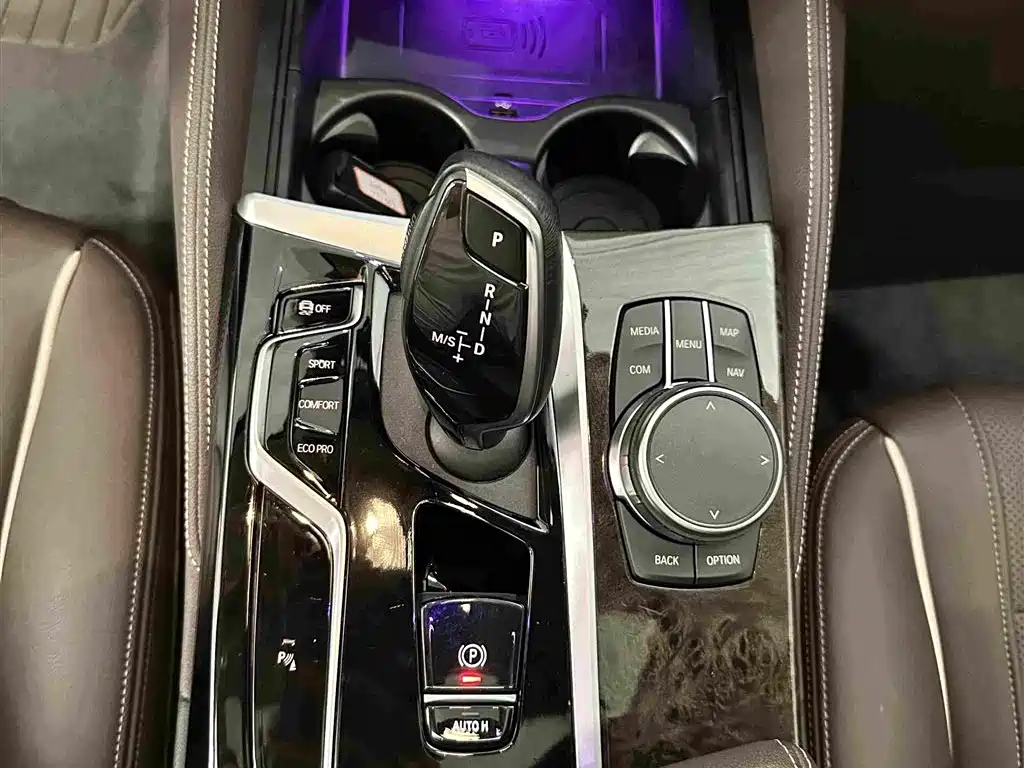 BMW 5 Series — миниатюра 11
