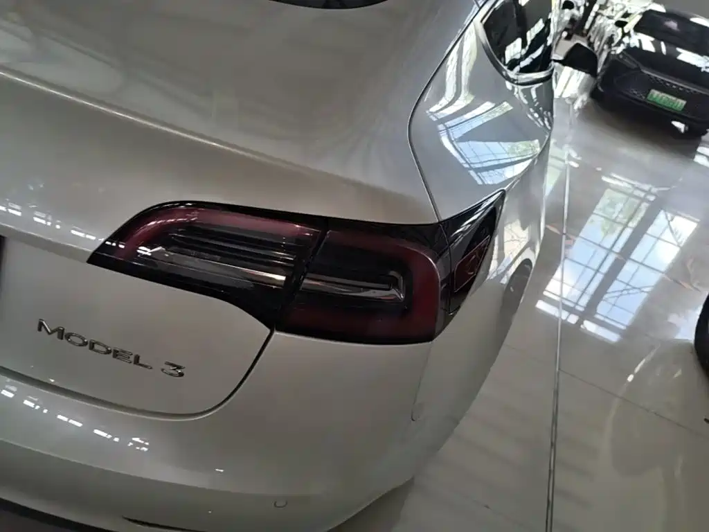 Tesla Model 3 — миниатюра 8