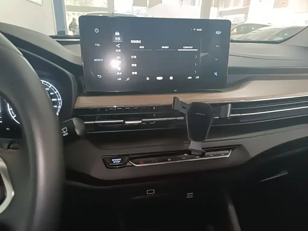 Geely Vision X3 — миниатюра 13
