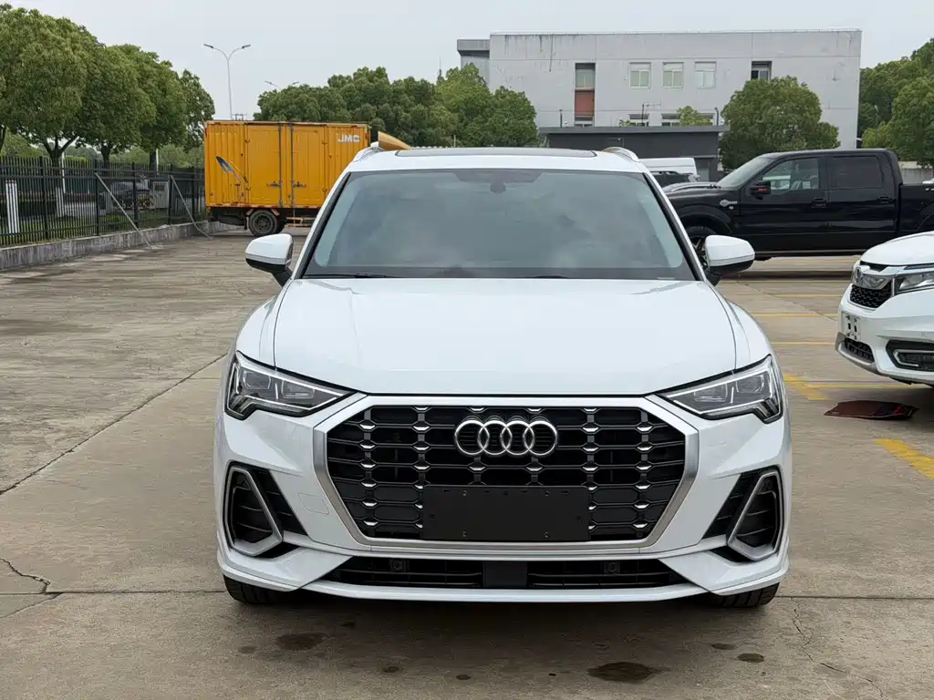 Купить Audi Q3