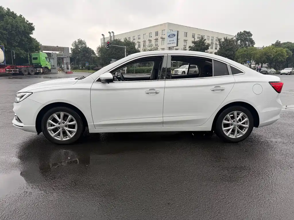 Roewe i5 — миниатюра 4