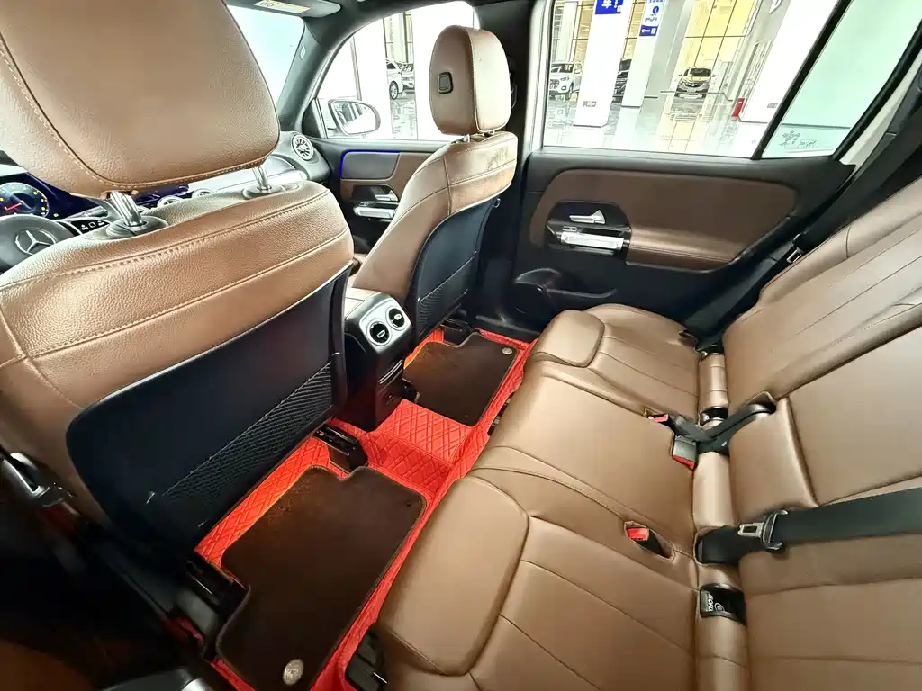 Mercedes-Benz GLB — миниатюра 11