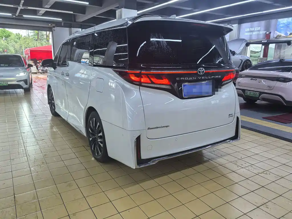 Toyota Vellfire — миниатюра 3