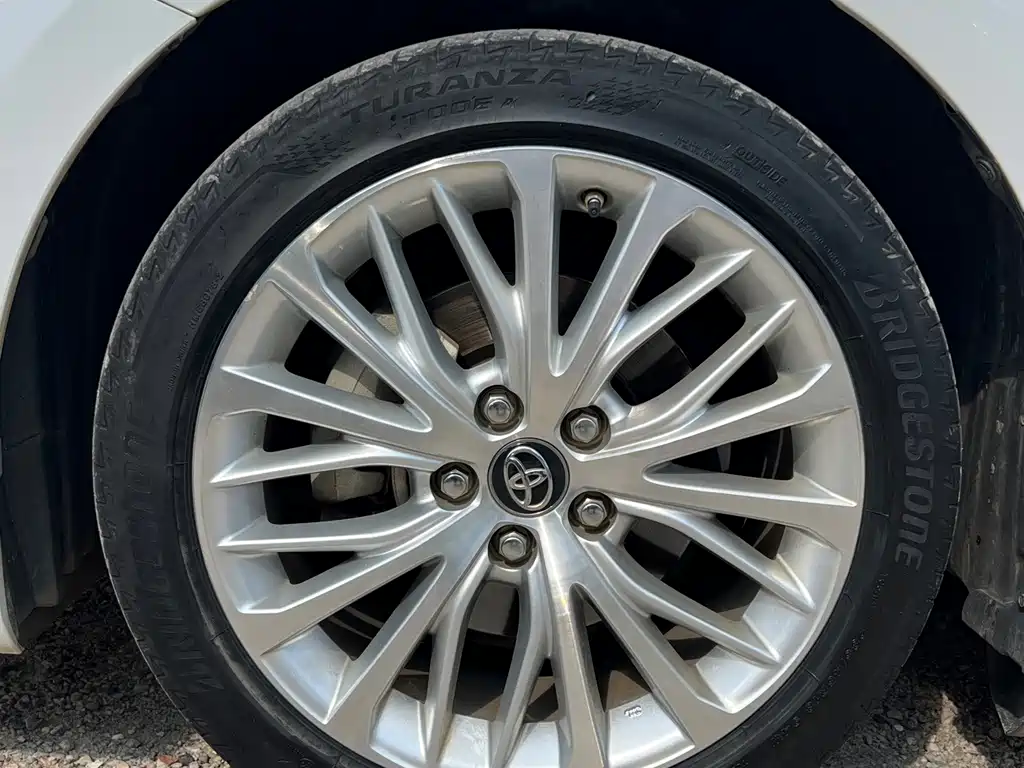 Toyota Camry — миниатюра 13
