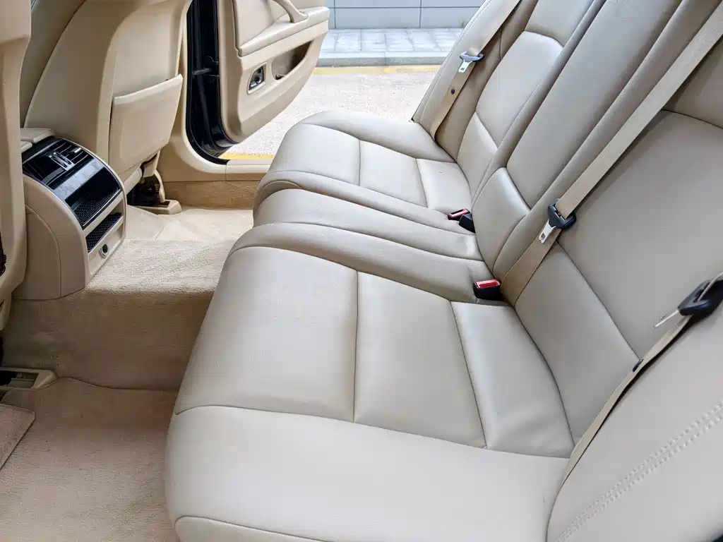 BMW 5 Series — миниатюра 19