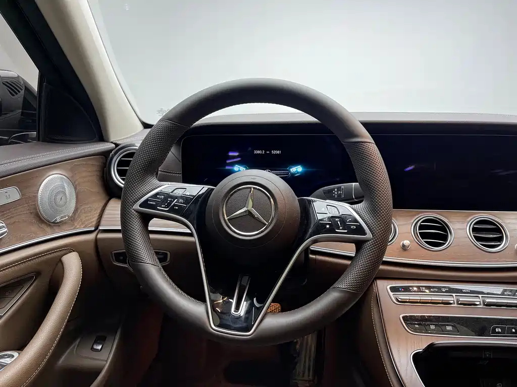 MERCEDES-BENZ E CLASS