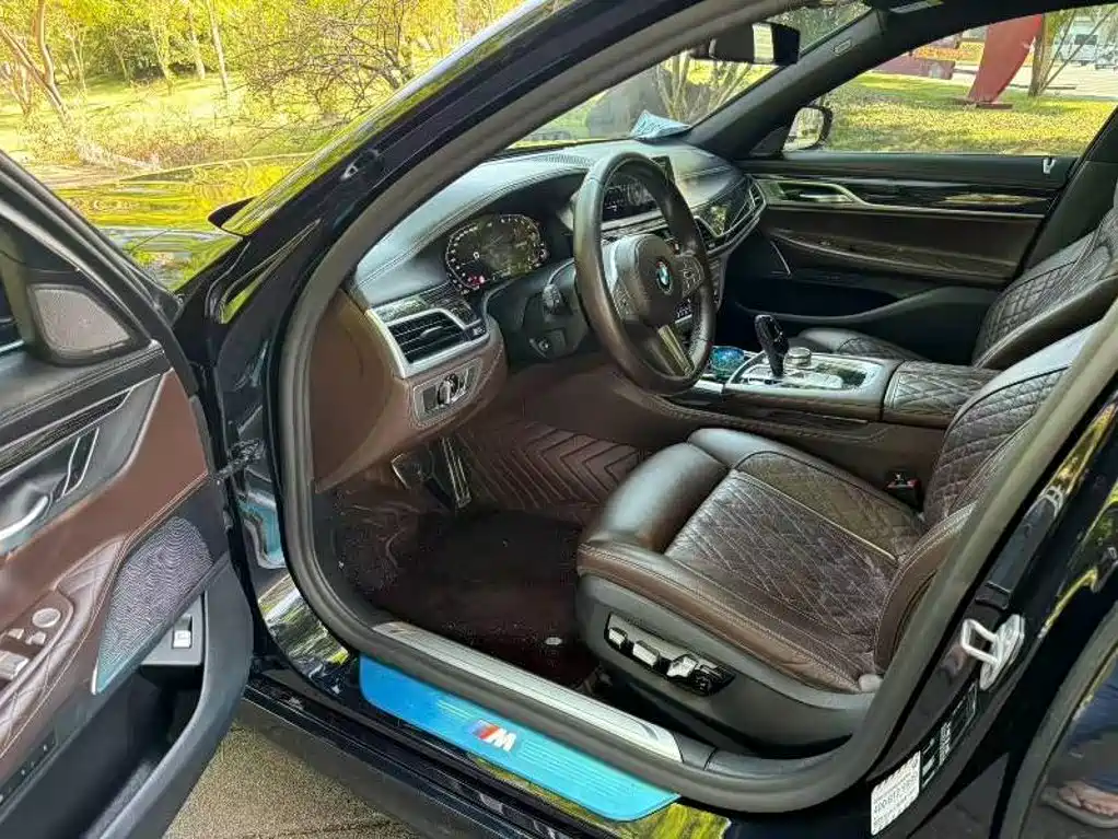 BMW 7 Series — миниатюра 4