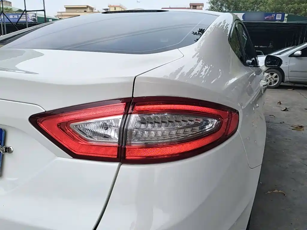 Ford Mondeo — миниатюра 8