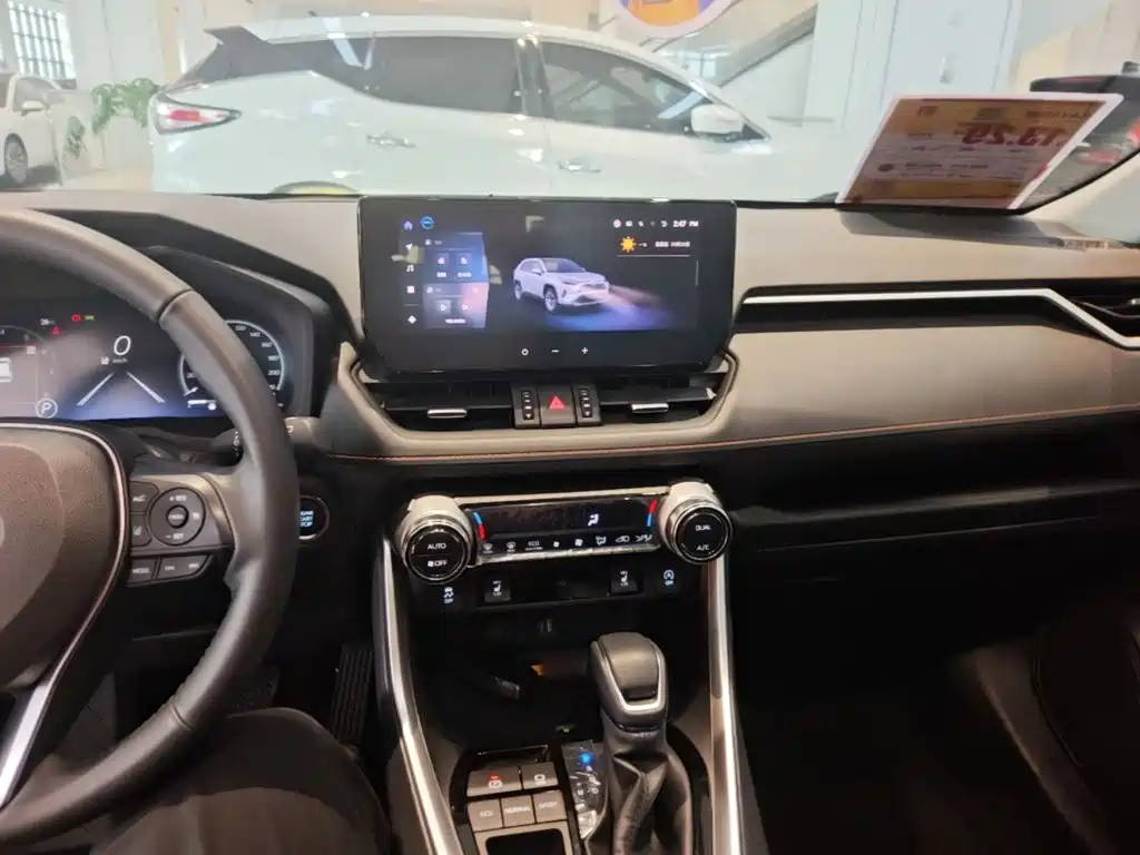 Toyota RAV4 — миниатюра 10