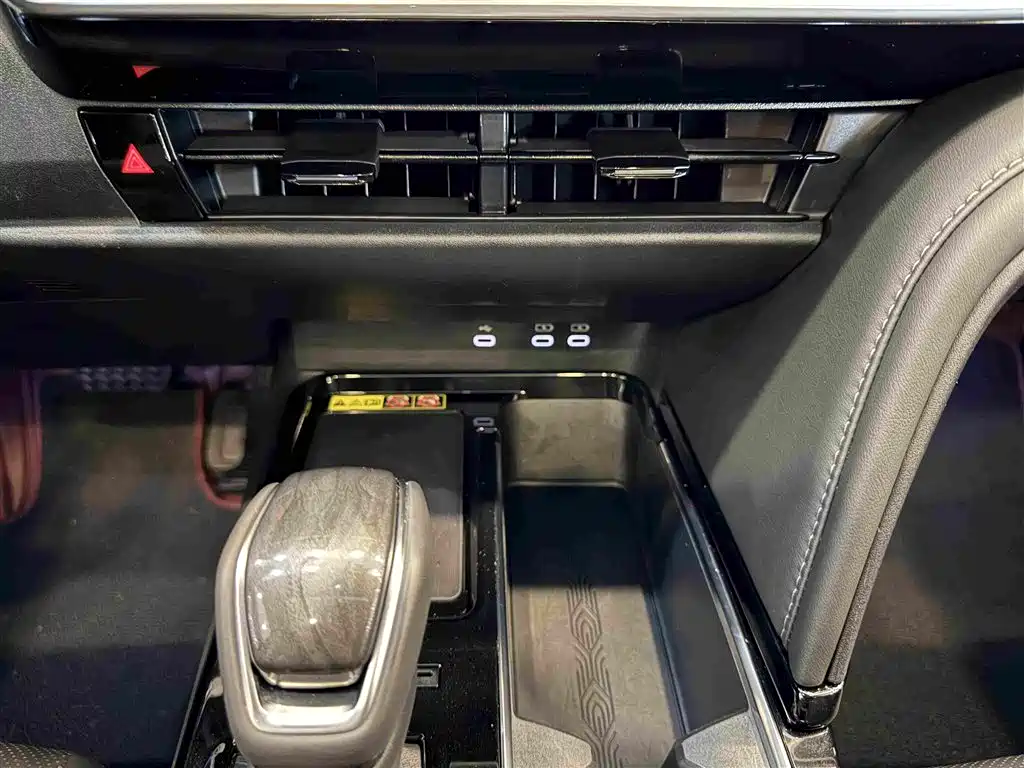 Toyota Camry — миниатюра 24