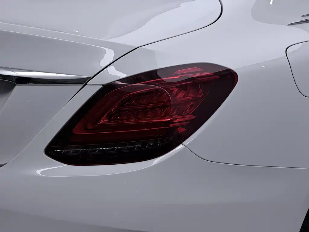 Mercedes-Benz C-Class — миниатюра 12