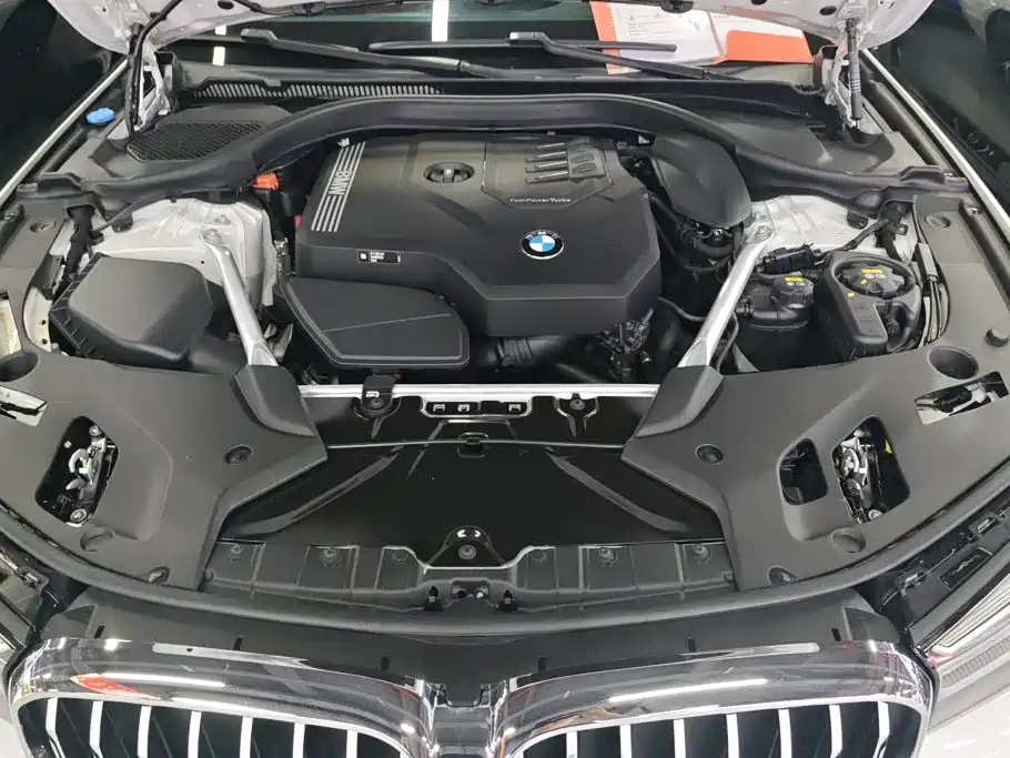 BMW 5 Series — миниатюра 10